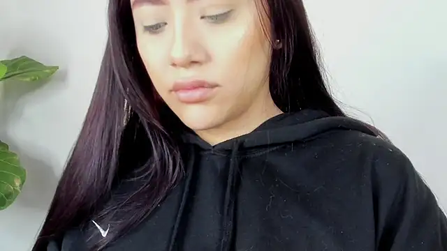 nicolle pierce online show from February 11, 2026, 12:16 pm