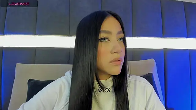 nicolle pierce online show from March 17, 2025, 1:29 pm