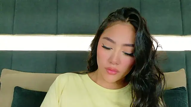 nicolle pierce online show from November 8, 2025, 12:52 pm