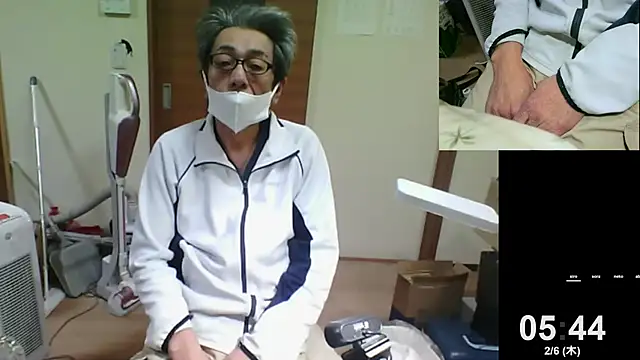 mama010-chan online show from February 5, 2025, 8:46 pm