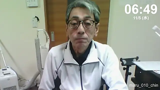 Snapshot of mama010-chan chatting on November 4, 2025, 9:51 pm mama010-chan online show from November 4, 2025, 9:51 pm