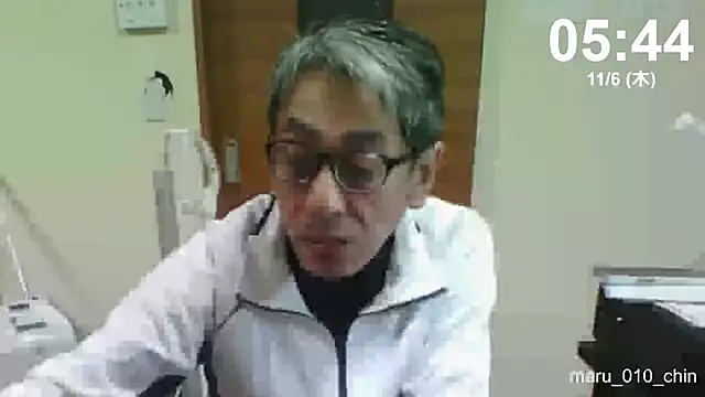 Snapshot of mama010-chan chatting on November 5, 2025, 8:45 pm mama010-chan online show from November 5, 2025, 8:45 pm