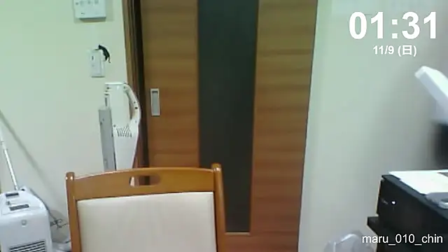 mama010-chan online show from November 8, 2025, 4:32 pm