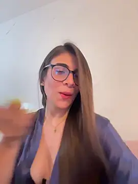 MariaIsabella8 online show from April 27, 2026, 9:35 pm