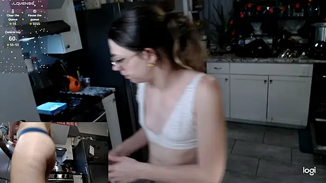 Snapshot of KSwonderland6 chatting on February 11, 2026, 6:35 am KSwonderland6 online show from February 11, 2026, 6:35 am