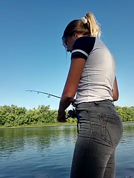 KSwonderland6 online show from October 3, 2025, 2:29 pm