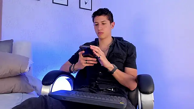 Dorianmistery2322  online show from October 17, 2025, 8:43 pm