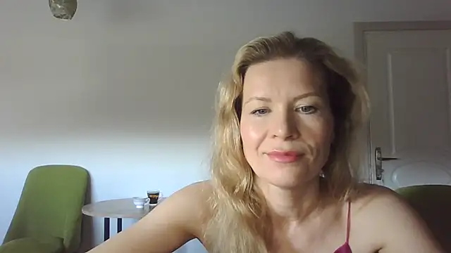 Juli julyyy online show from December 20, 2024, 7:55 am