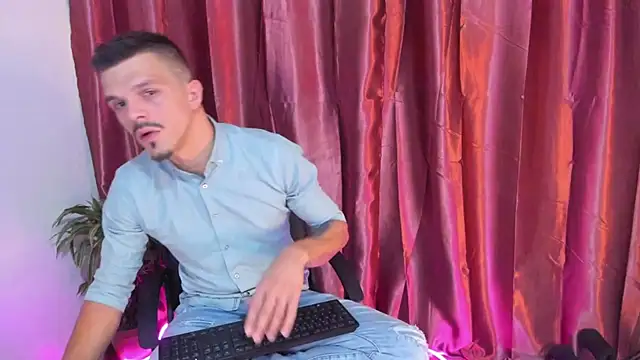 Snapshot of DonyBrown chatting on September 29, 2025, 12:39 am DonyBrown online show from September 29, 2025, 12:39 am