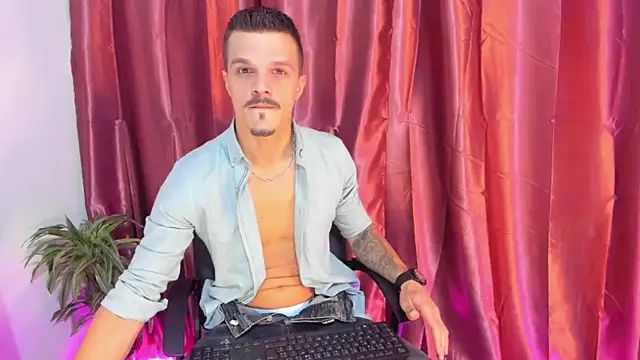 Snapshot of DonyBrown chatting on October 7, 2025, 5:19 am DonyBrown online show from October 7, 2025, 5:19 am