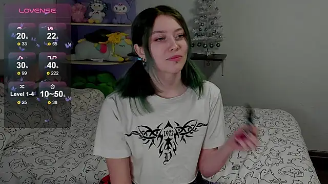 yuinika online show from December 11, 2024, 3:15 pm