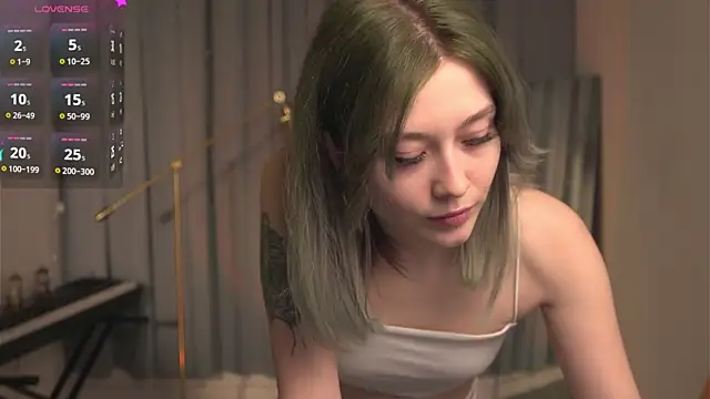 yuinika online show from January 23, 2025, 8:56 pm