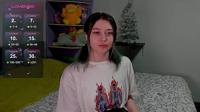 yuinika online show from December 21, 2024, 3:42 pm