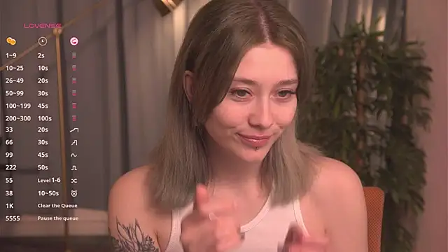 yuinika online show from January 30, 2025, 10:50 am