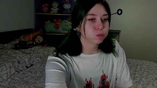 yuinika online show from December 6, 2024, 10:32 am