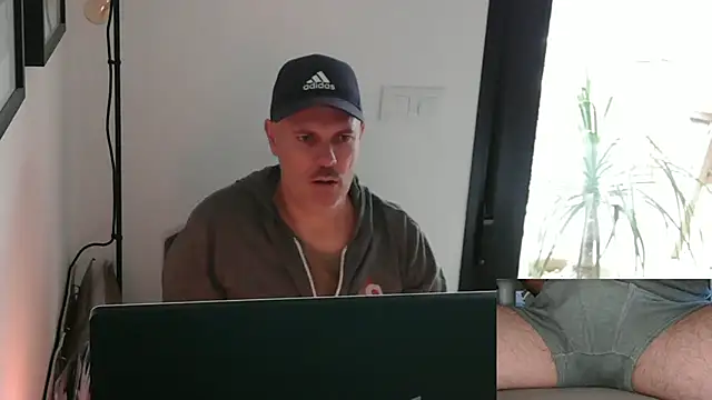 Snapshot of Francesco-ES chatting on January 6, 2025, 11:18 am Francesco-ES online show from January 6, 2025, 11:18 am