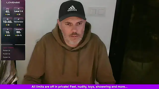 Snapshot of Francesco-ES chatting on December 31, 2024, 12:00 am Francesco-ES online show from December 31, 2024, 12:00 am