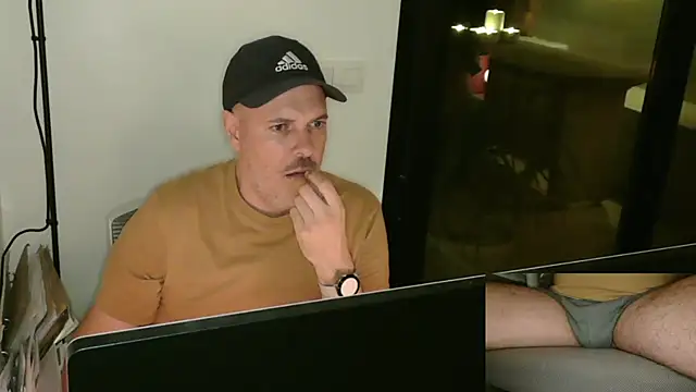 Snapshot of Francesco-ES chatting on January 8, 2025, 6:31 pm Francesco-ES online show from January 8, 2025, 6:31 pm