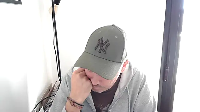 Snapshot of Francesco-ES chatting on December 3, 2024, 9:50 am Francesco-ES online show from December 3, 2024, 9:50 am