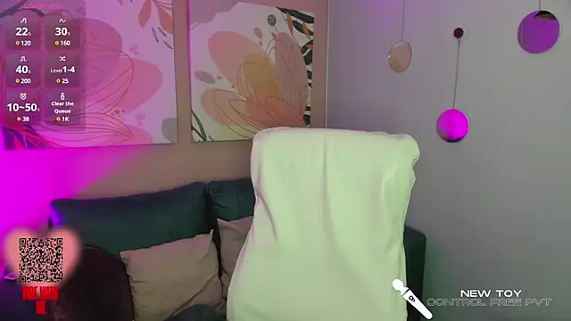 MiaDlucca online show from February 3, 2025, 8:35 pm