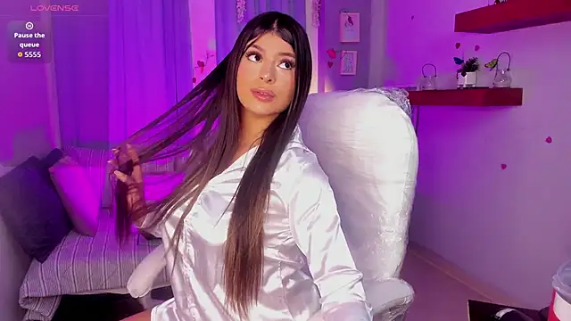 MiaDlucca online show from September 23, 2025, 9:22 pm