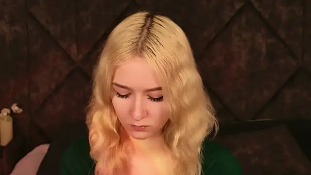 NaomiLoys online show from November 11, 2025, 10:32 am