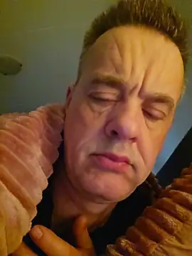 Hectorthyssen1 online show from April 6, 2026, 7:53 am