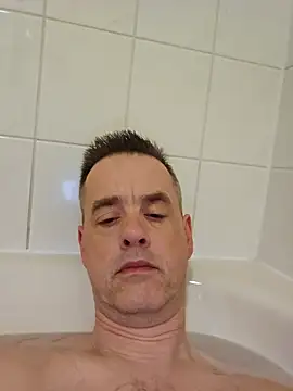 Hectorthyssen1 online show from February 3, 2025, 7:52 pm