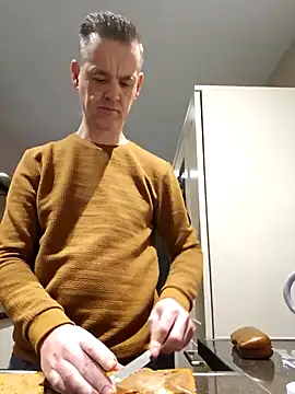 Hectorthyssen1 online show from February 5, 2025, 5:41 am