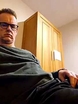 Hectorthyssen1 online show from October 18, 2025, 10:23 pm