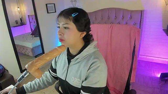 Namiko Park online show from January 13, 2025, 1:06 pm