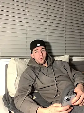 MikesWood21 online show from December 21, 2024, 1:26 am