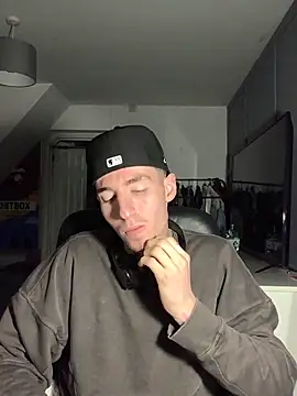 MikesWood21 online show from December 5, 2024, 4:48 am