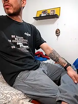 jhonyhot9292 online show from December 20, 2025, 7:33 am