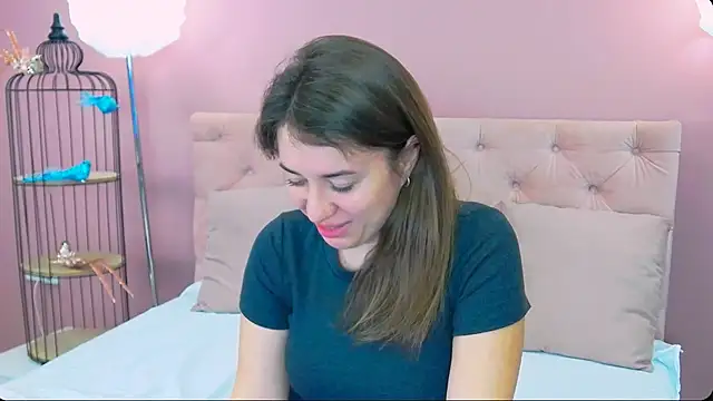 Snapshot of LeonnaJones chatting on February 22, 2025, 9:34 am LeonnaJones online show from February 22, 2025, 9:34 am