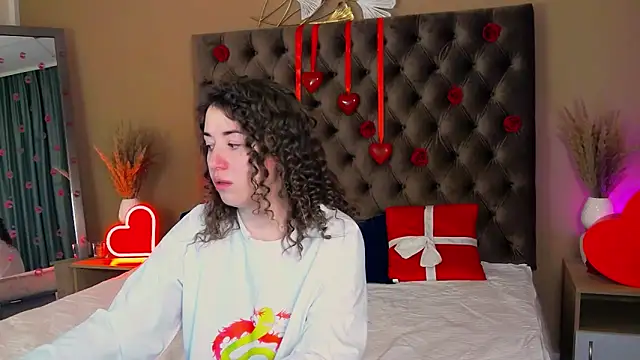 Snapshot of LeonnaJones chatting on February 15, 2025, 6:33 am LeonnaJones online show from February 15, 2025, 6:33 am