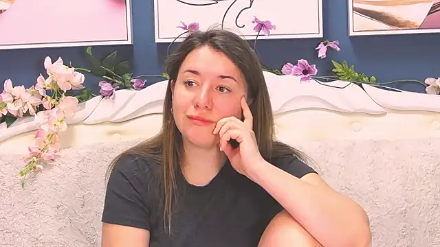 Snapshot of LeonnaJones chatting on March 13, 2025, 8:43 pm LeonnaJones online show from March 13, 2025, 8:43 pm