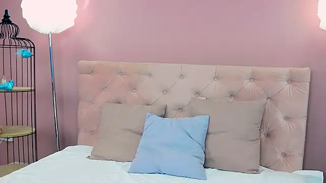 Snapshot of LeonnaJones chatting on March 1, 2025, 9:18 am LeonnaJones online show from March 1, 2025, 9:18 am