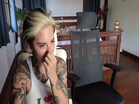 Alexandersonxo online show from March 18, 2026, 6:16 am