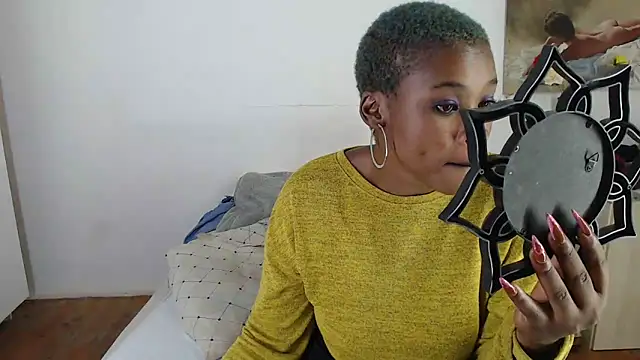 FLOWERLIPS25 online show from February 20, 2025, 10:15 pm