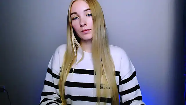 Snapshot of Queen_ofLove chatting on October 30, 2025, 10:06 pm Queen ofLove online show from October 30, 2025, 10:06 pm