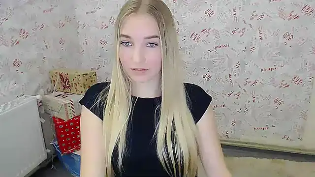 Snapshot of Queen_ofLove chatting on February 7, 2025, 11:56 am Queen ofLove online show from February 7, 2025, 11:56 am