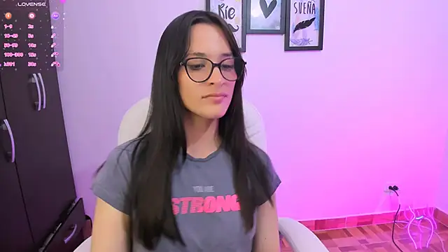 mariaan m  online show from February 6, 2025, 9:28 pm