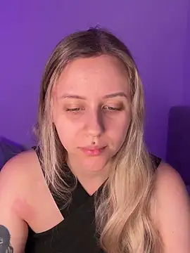 lunawolf21 online show from February 23, 2026, 7:42 am