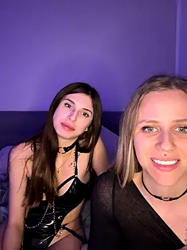 lunawolf21 online show from December 4, 2024, 7:28 pm