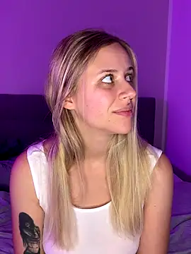 Snapshot of lunawolf21 chatting on October 12, 2025, 9:21 am lunawolf21 online show from October 12, 2025, 9:21 am