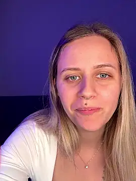 lunawolf21 online show from January 5, 2026, 6:44 pm