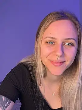 lunawolf21 online show from February 12, 2026, 8:25 am