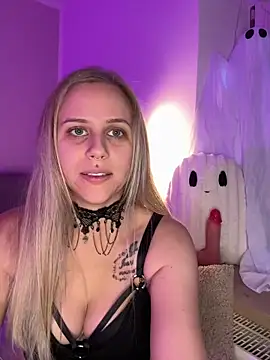 Snapshot of lunawolf21 chatting on October 27, 2025, 7:20 am lunawolf21 online show from October 27, 2025, 7:20 am