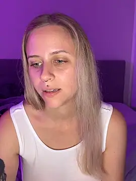 Snapshot of lunawolf21 chatting on October 13, 2025, 7:04 pm lunawolf21 online show from October 13, 2025, 7:04 pm